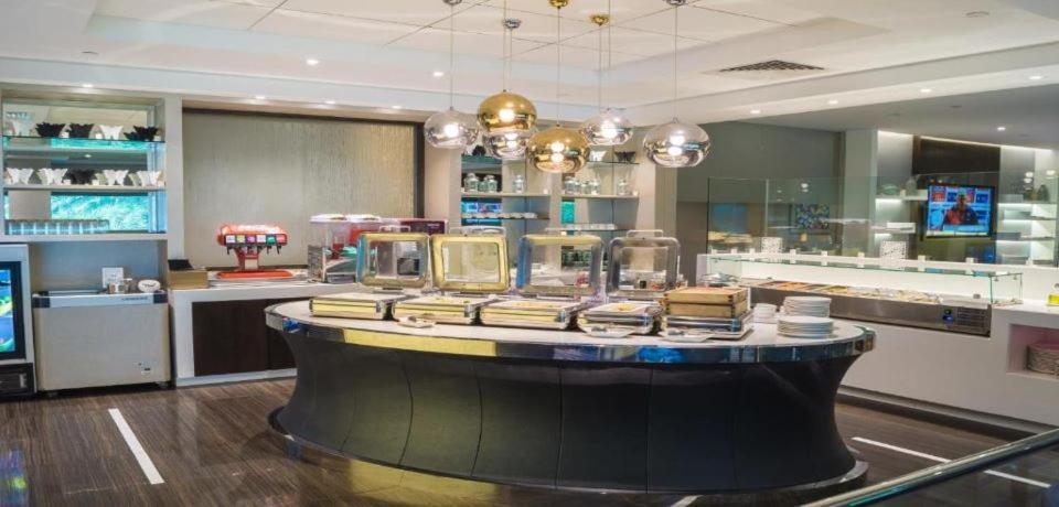 Khách sạn Ambassador Transit Lounge Terminal 3 3*